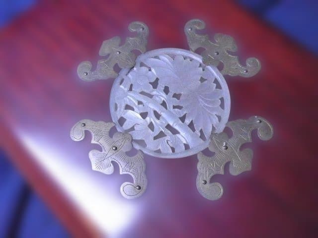 貴重！翡翠が象嵌されたアンティークの中国の姫箱です。作りの良いものです