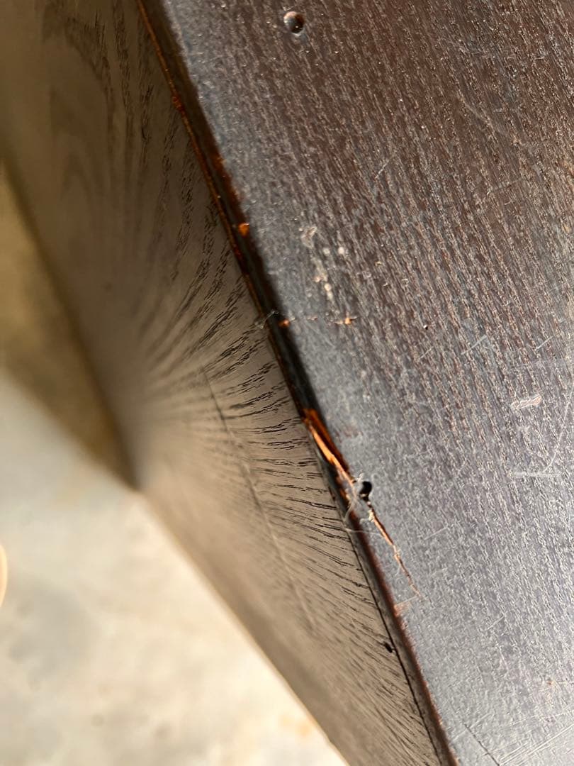 大型ダークブラウン箪笥 彫刻装飾付き