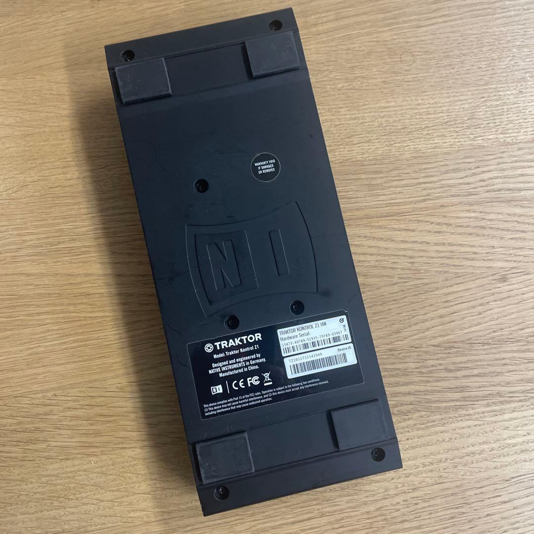 TRAKTOR KONTROL Z1 DJコントローラー