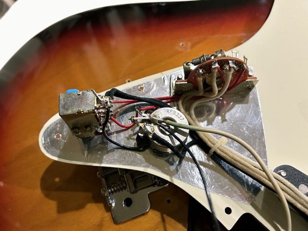 ギター SONIC STR 3-Color Sunburst