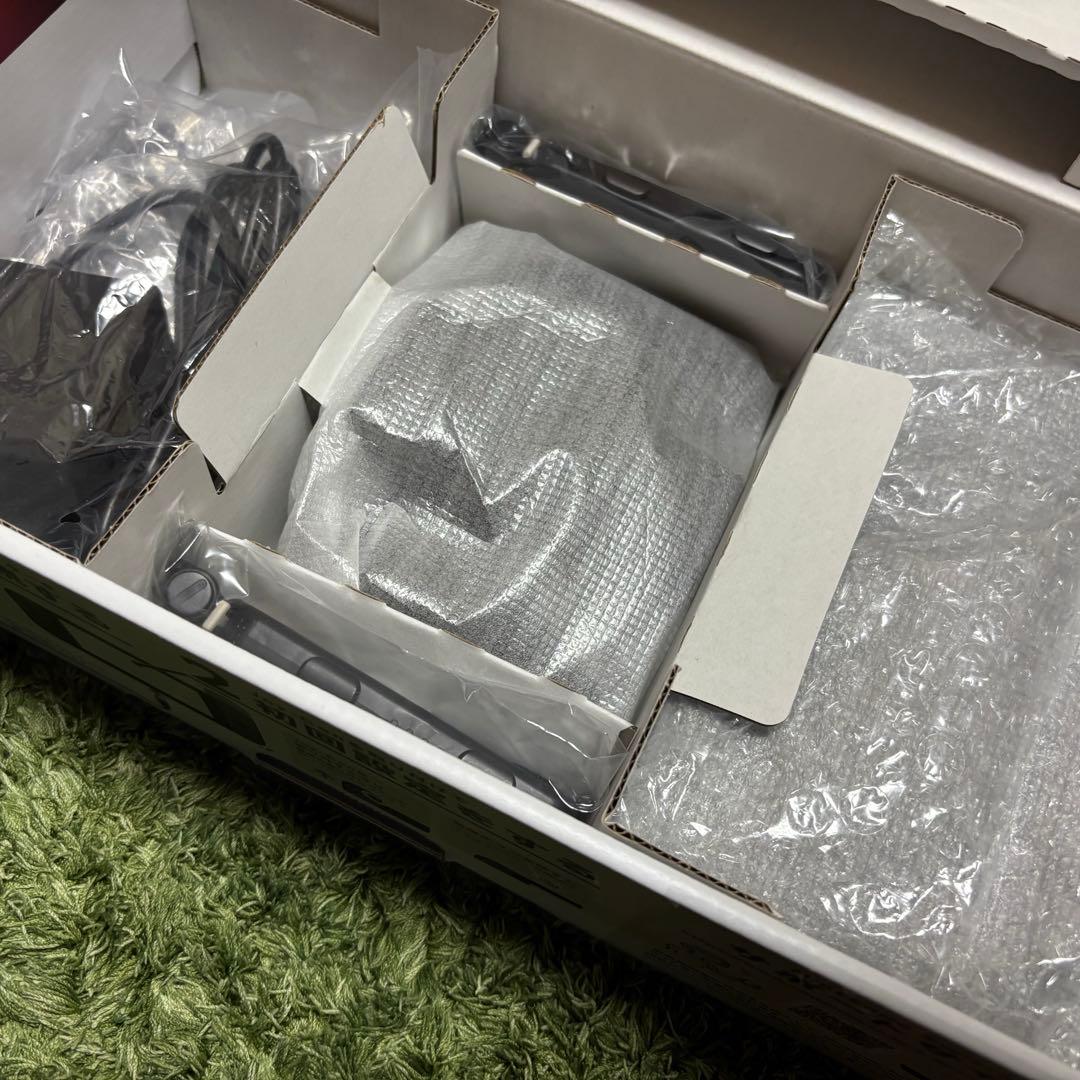 【美品】Nintendo Switch ブラック　ジョイコン付き