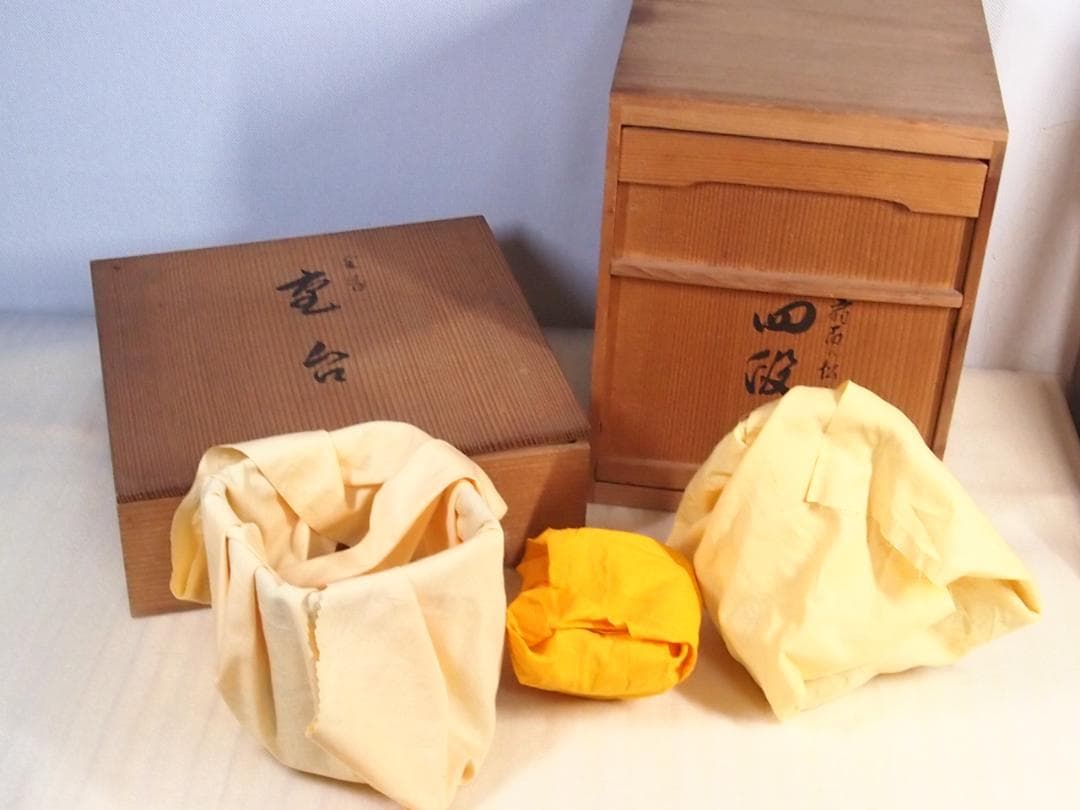 【美品】輪島塗 わじま慶塚 扇面に松蒔絵 四段重箱 台付き＆屠蘇器 お重/酒器