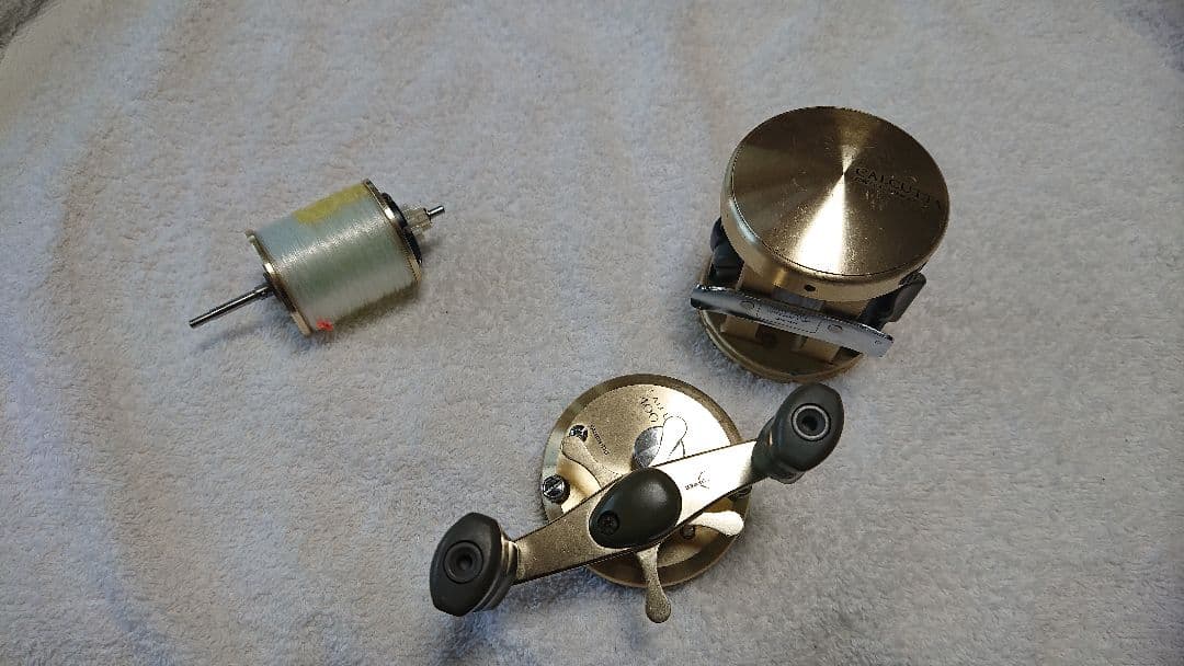 yasunakaシマノ　ベイトリール　カルカッタ400