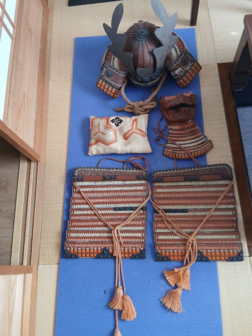 伝統的な日本の武士の鎧