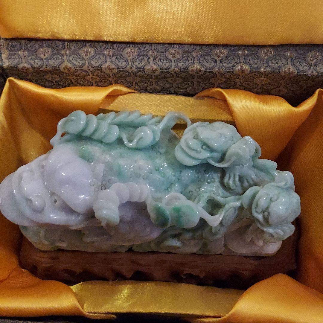 翡翠 龍と雲 彫刻 木製台座付き 専用箱付き 1862g