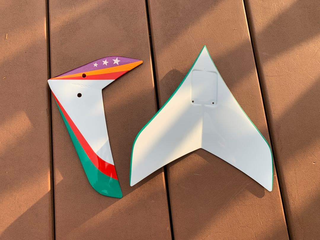 ヒロボー製　EAGLE 塗装済みFRP水平尾翼　垂直尾翼