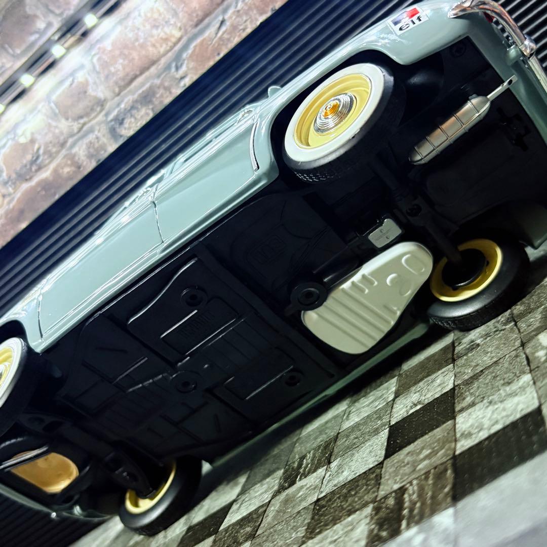 ワンオフカスタム 1/18 NOREV ルノー ドーフィン 1958