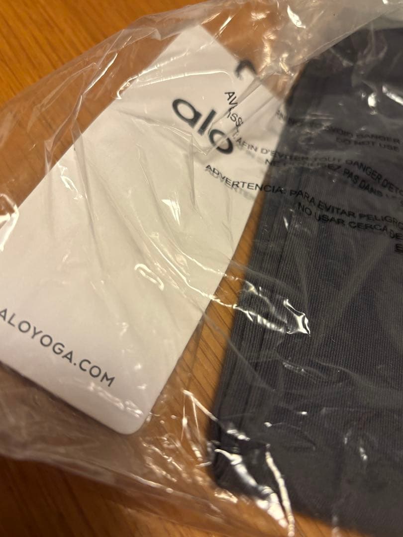 新品タグ付！alo yoga アローヨガ 新シリーズ レギンス S