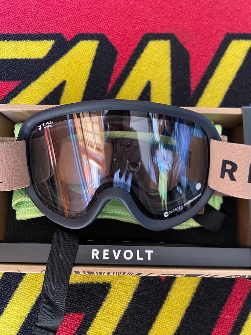 美品 REVOLT RL100CCP スノーボード ゴーグル 調光レンズ クリア
