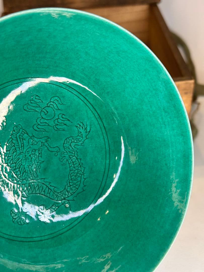 新年SALE！大明弘治年製 底部款識 緑釉二龍戯珠 碗 木箱付 中国古美術时代物