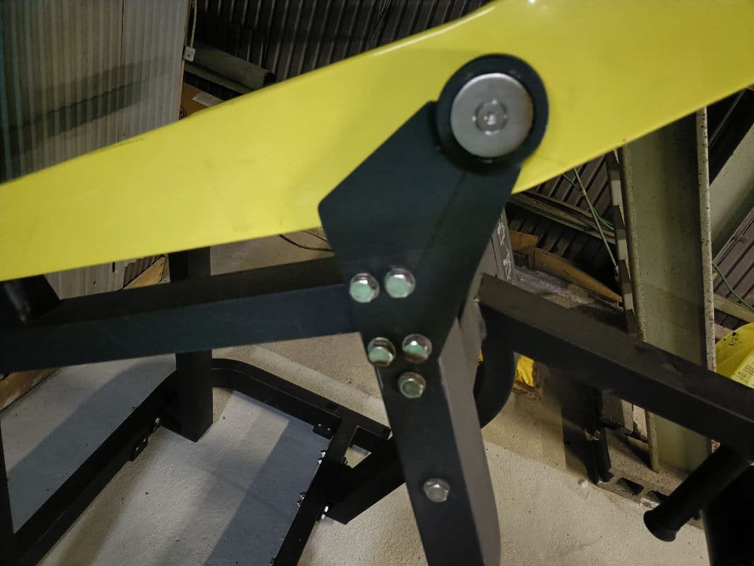 アイソラテラルローロー　シーテッドロー　トレーニングマシン　ジム