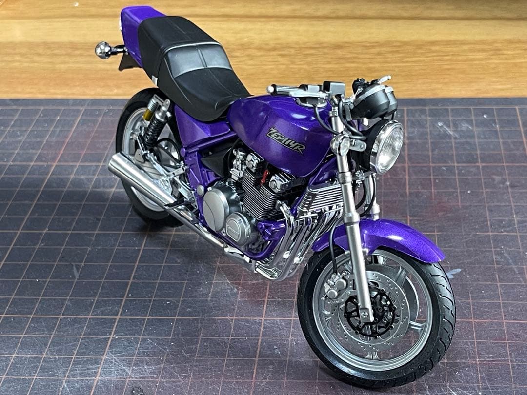 1/32 カワサキ・ゼファー（ZR400C）★完成品