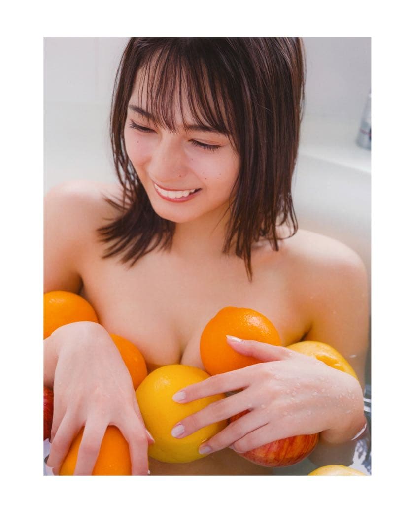 美女 L判写真 20枚セット服はぎ可能 小坂菜緒似