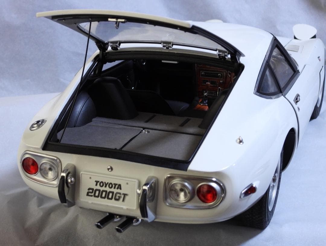 ミニカー Hachette TOYOTA 2000GT 1/8