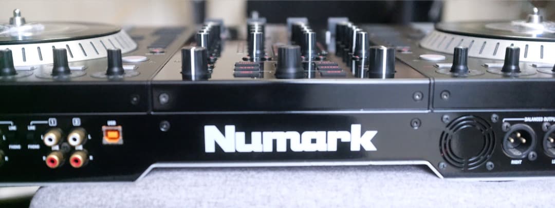 【値下げ】Numark NS7 Ⅱ DJコントローラー (プラッター回転自走)
