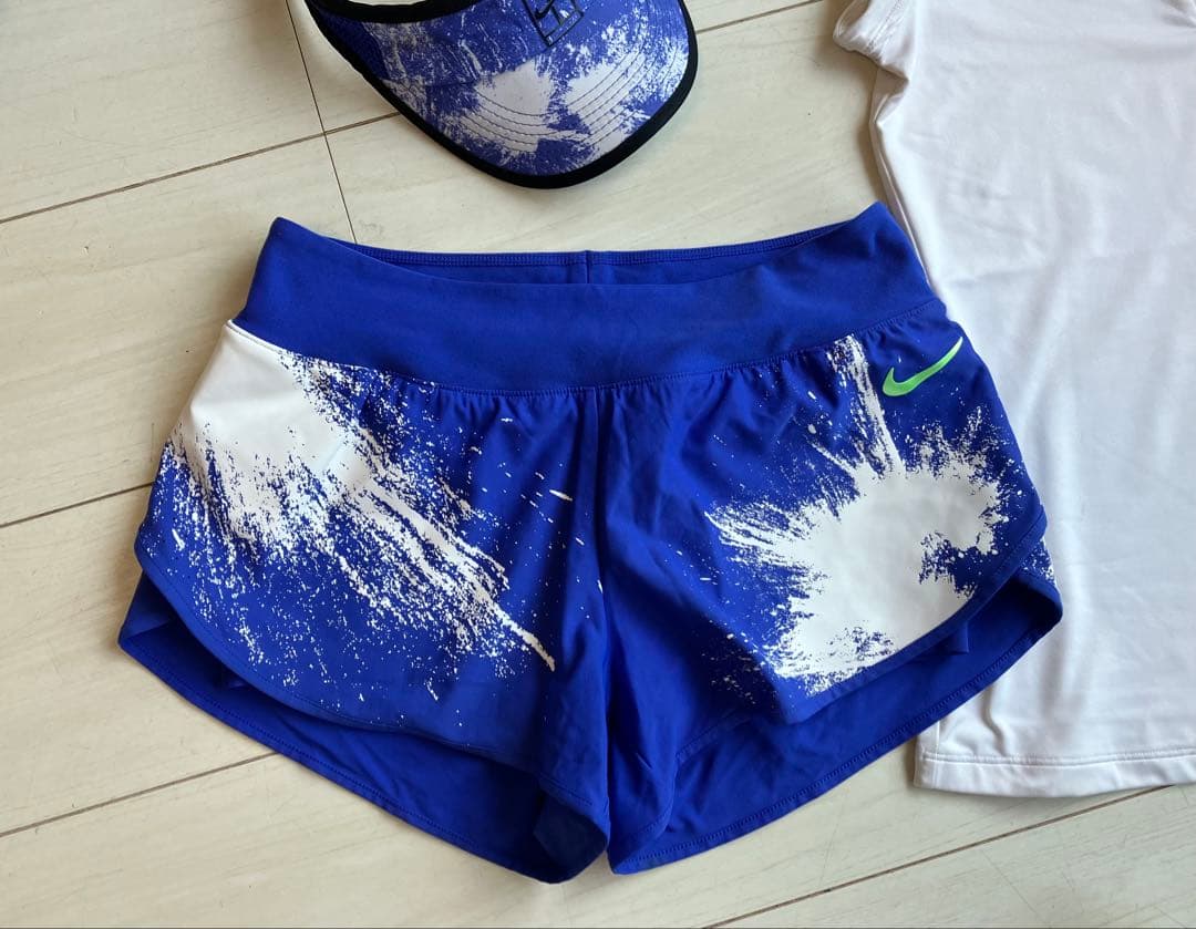 NIKEナイキ＊白のピュアトップとビクトリーショートパンツ,バイザー3点セット