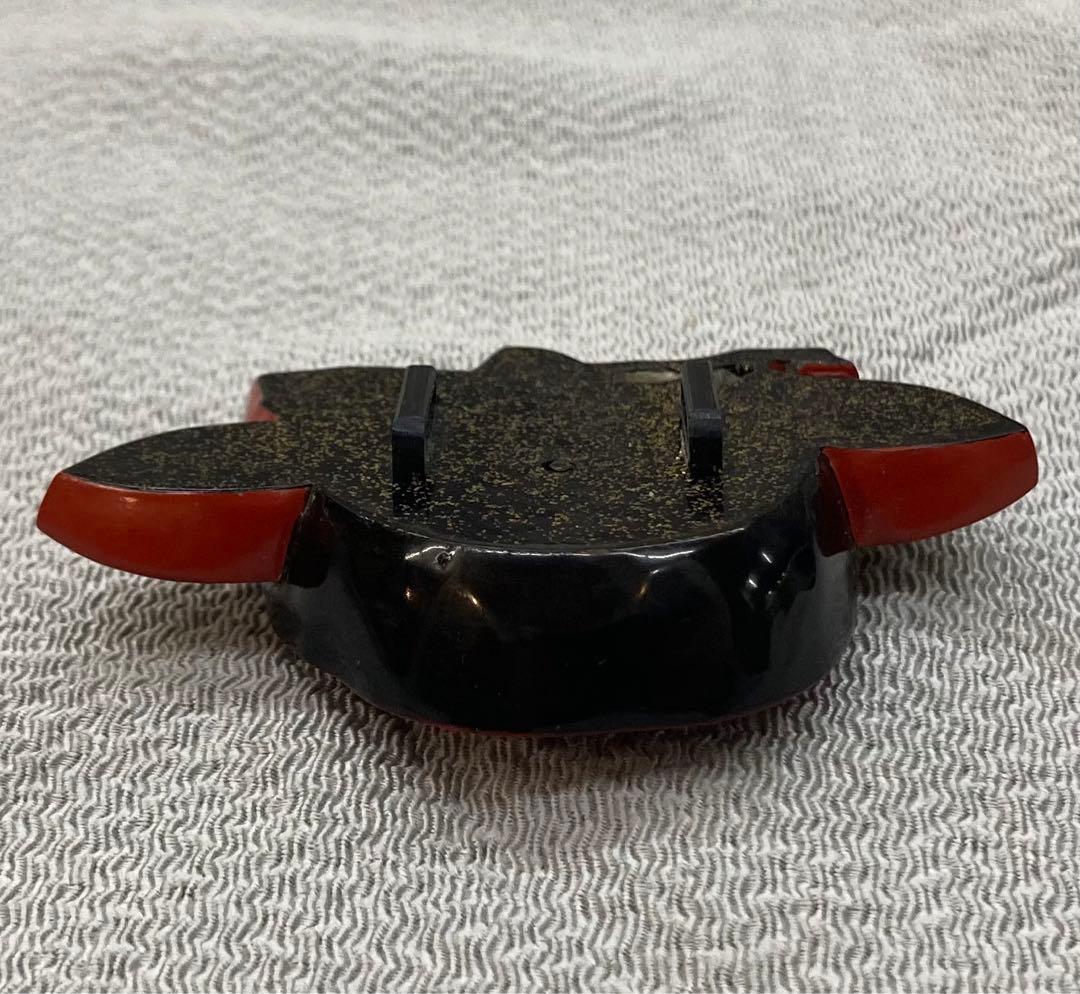 B65s  朱塗椿花形 帯留　菊花　螺鈿細工