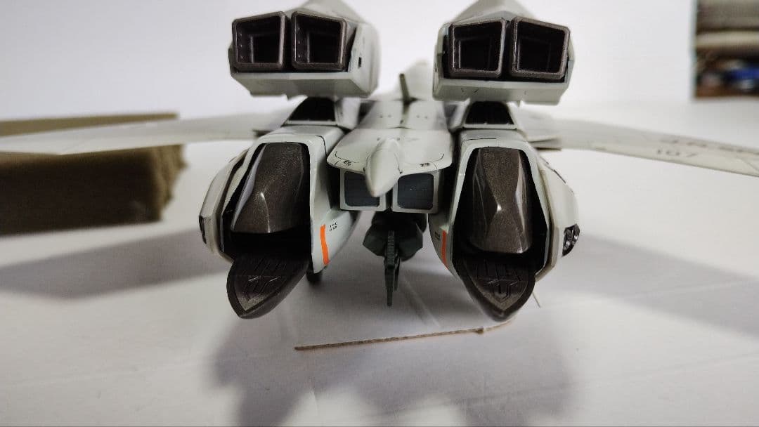 プラモデル完成機　1/72　VF-11Bと、VF-22Sの2機セット
