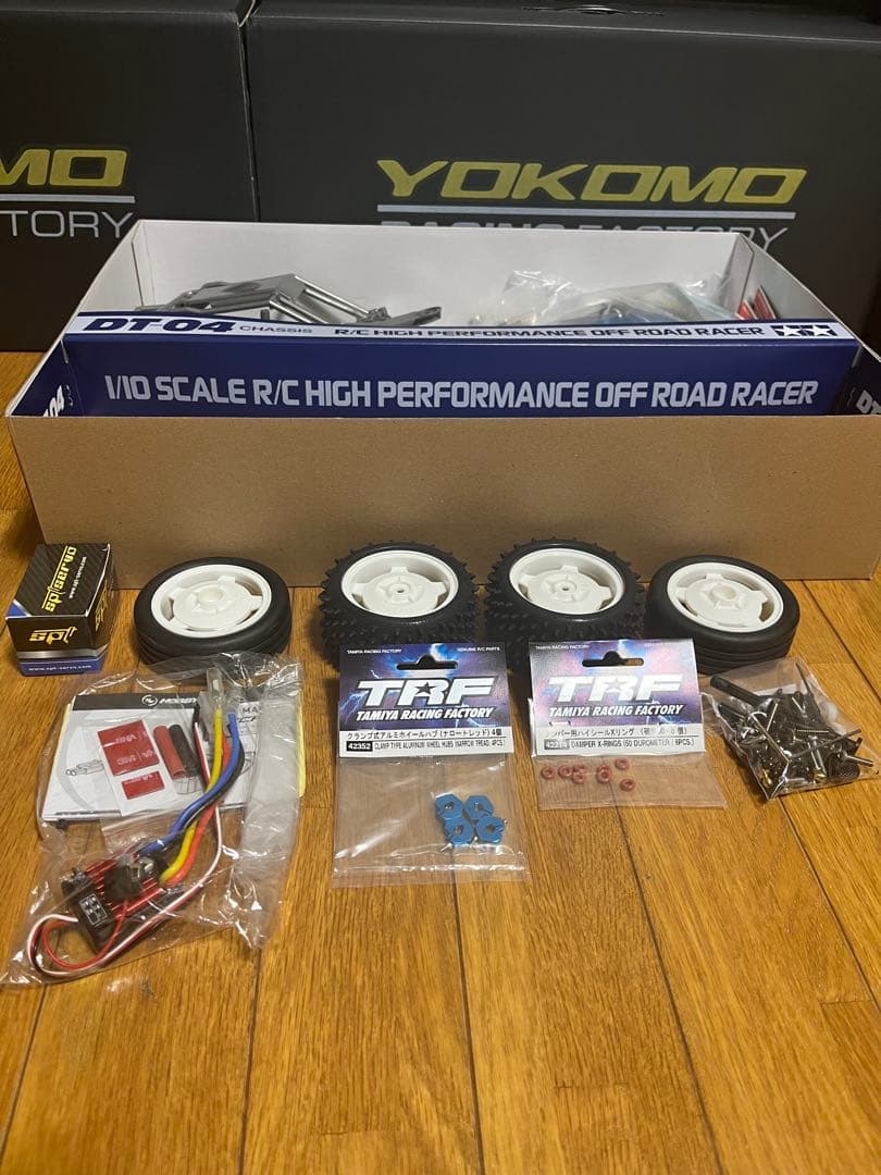 タミヤ　DT-04 オプション多数ボディー付き