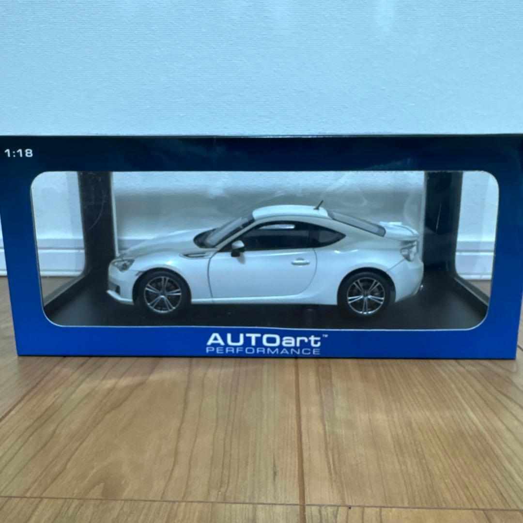 オートアート　SUBARU スバル　BRZ 1/18 ミニカー　ホワイト