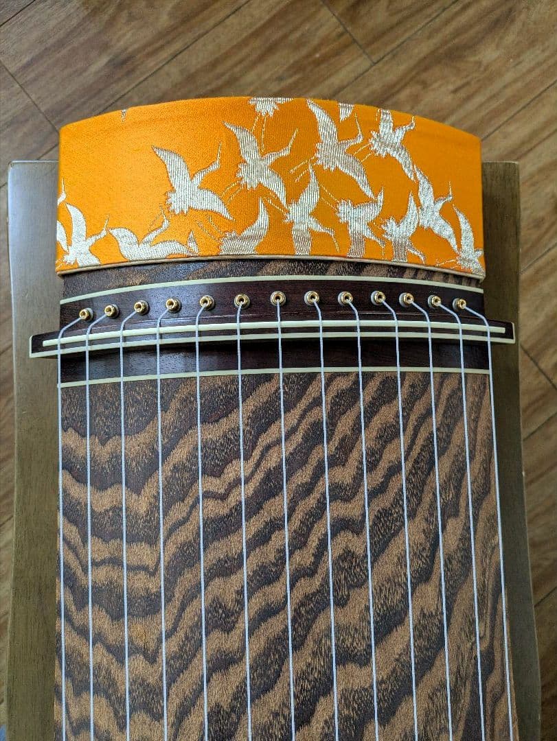 琴　和楽器　弦楽器 13弦　すだれ彫り　口絵　美木目 ケース付