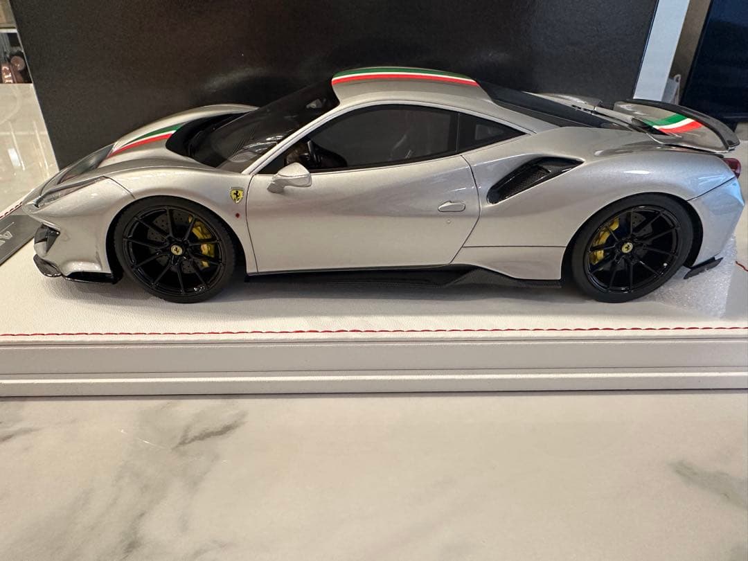 新品 GH モデル 1/18 フェラーリ 488 ピスタ PISTA ミニカー