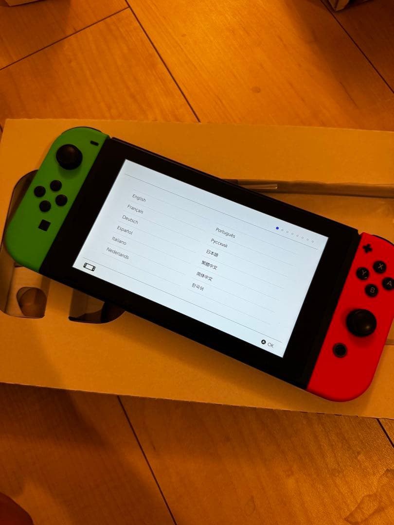 Nintendo Switch本体とキャリングケース