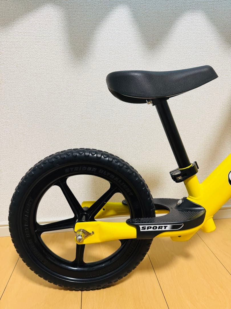 《状態良好・箱あり・美品》STRIDER SPORTS 新型 イエロー