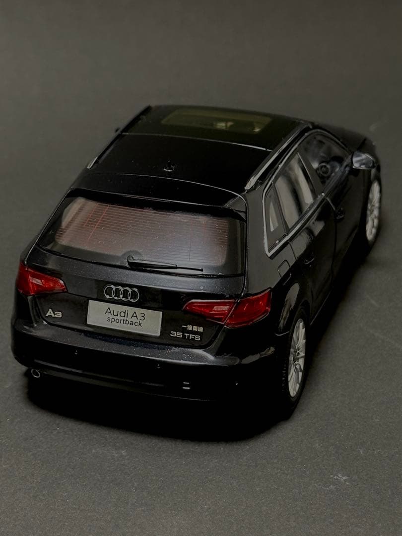 Audi A3 sportback ブラック ミニカー 1/18