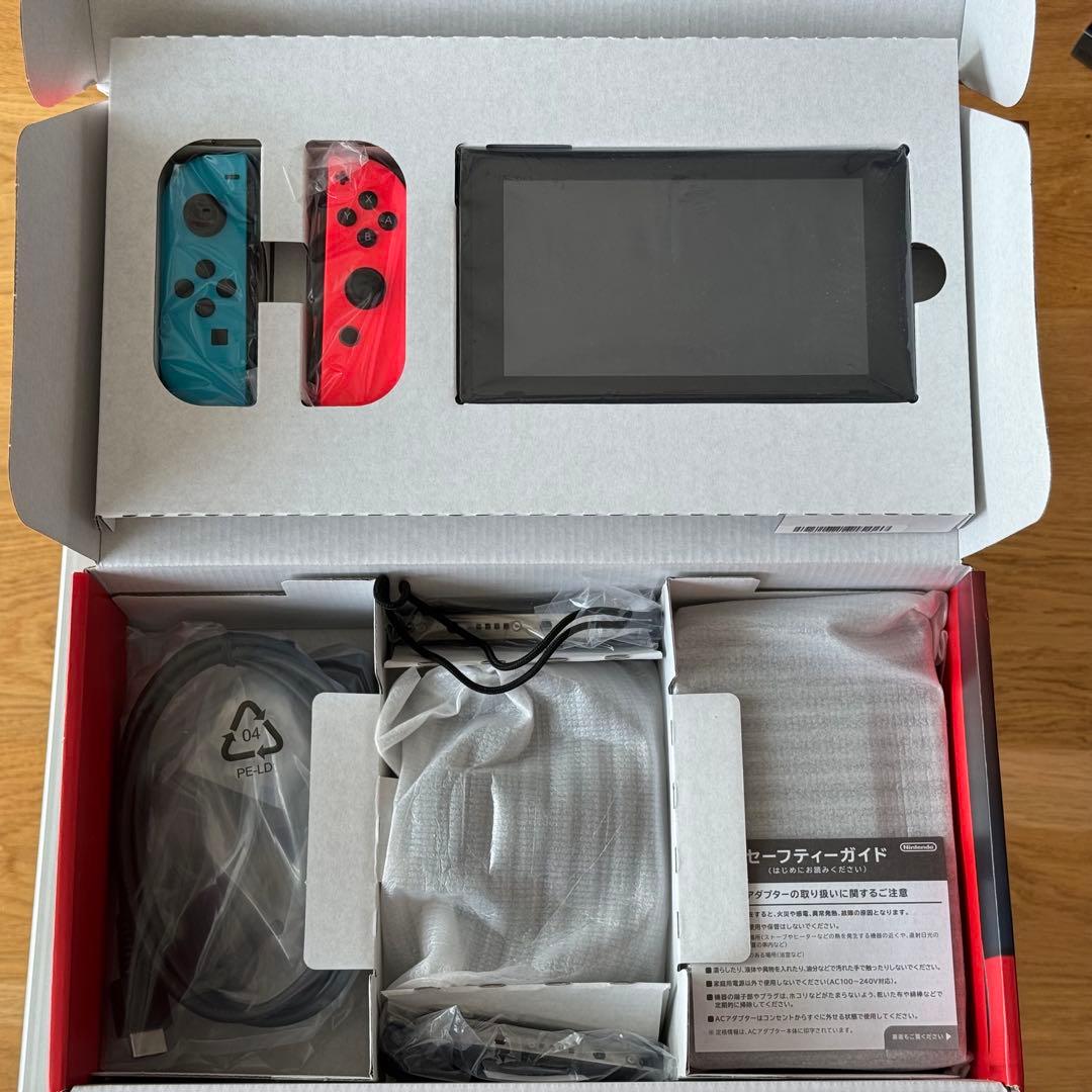 Nintendo Switch 本体 / Joy-con / 充電グリップ