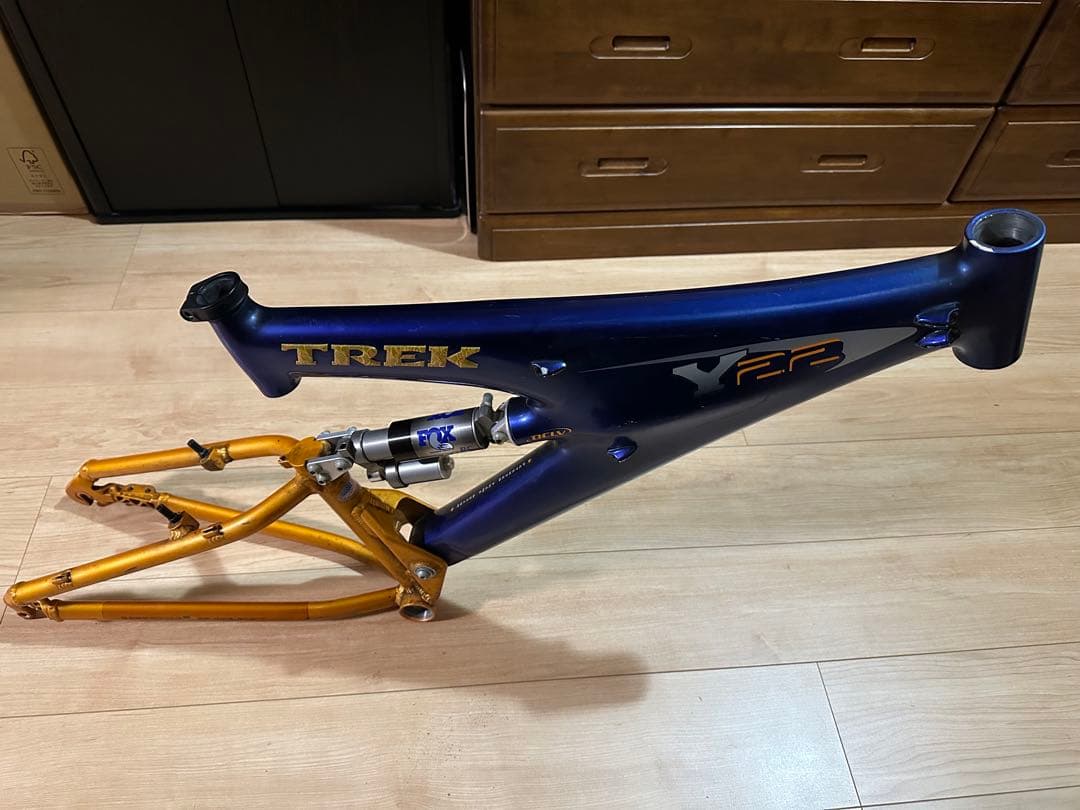 貴重品 最終改良型TREK Y22 OCLV カーボンフレーム　トレック Y33