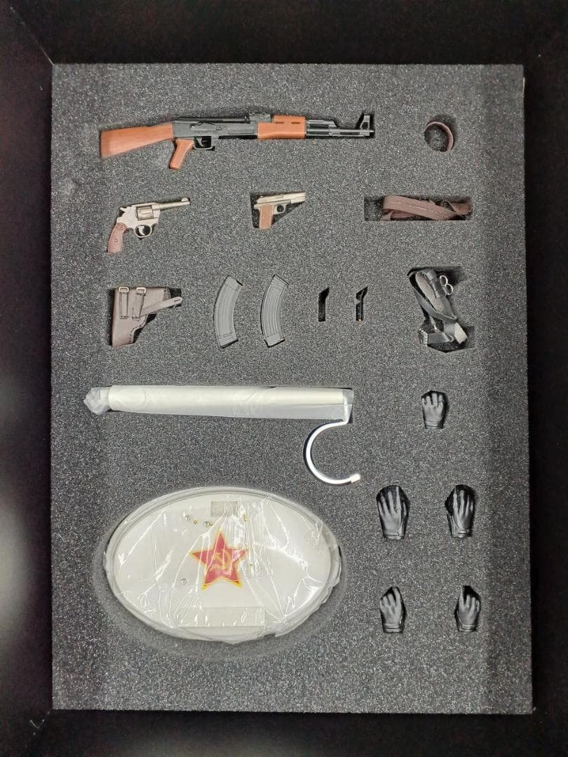 レッドアラート ソビエト軍女性将校カチューシャ 1/6スケールタイプホットトイズ