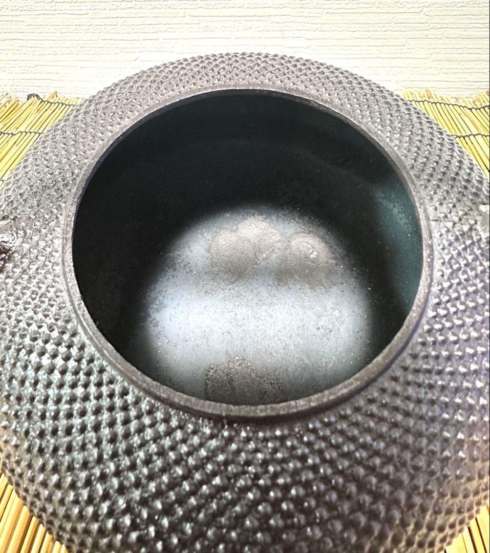 南部釜師　初代緑山　河村 常次郎作　１２型アラレ　南部鉄瓶　かず様売約済み