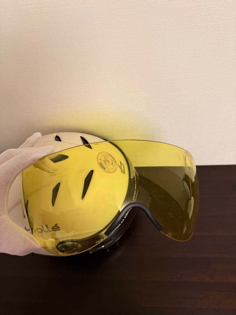 Bolle バイザー付きスキー用ヘルメット