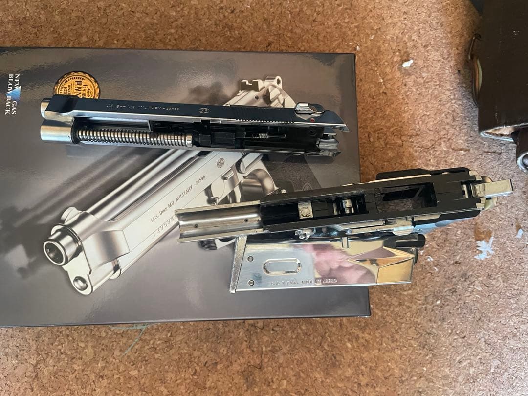 M92F クローム ステンレス ガスガン