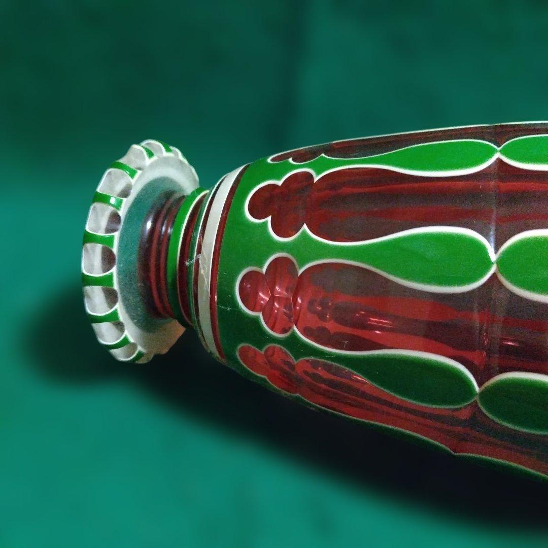 装飾的なガラス花瓶 緑と赤　ベネチアグラス　傷みはありません。