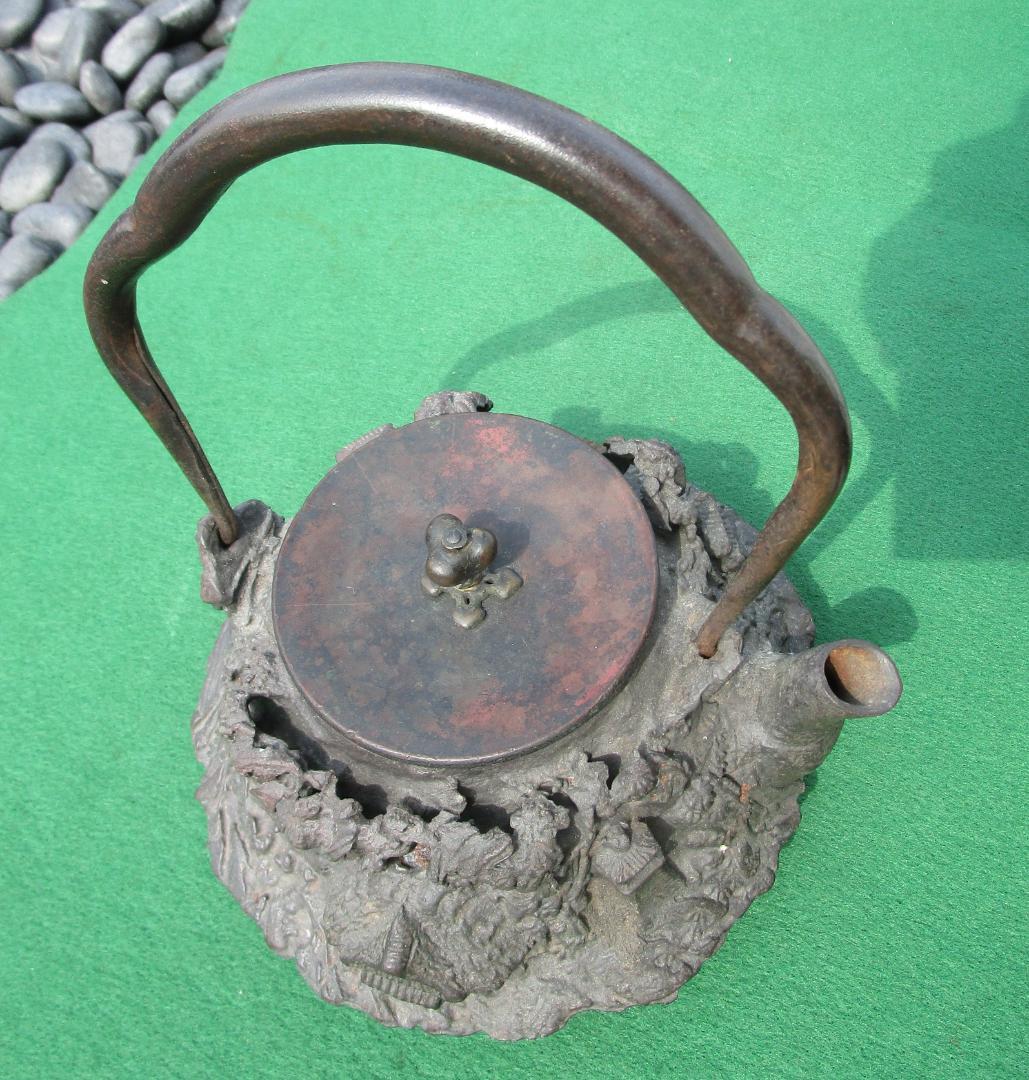 鉄瓶　銅蓋　蓋に龍文堂の銘　細工物　水漏れ等なし　飾り物　1個