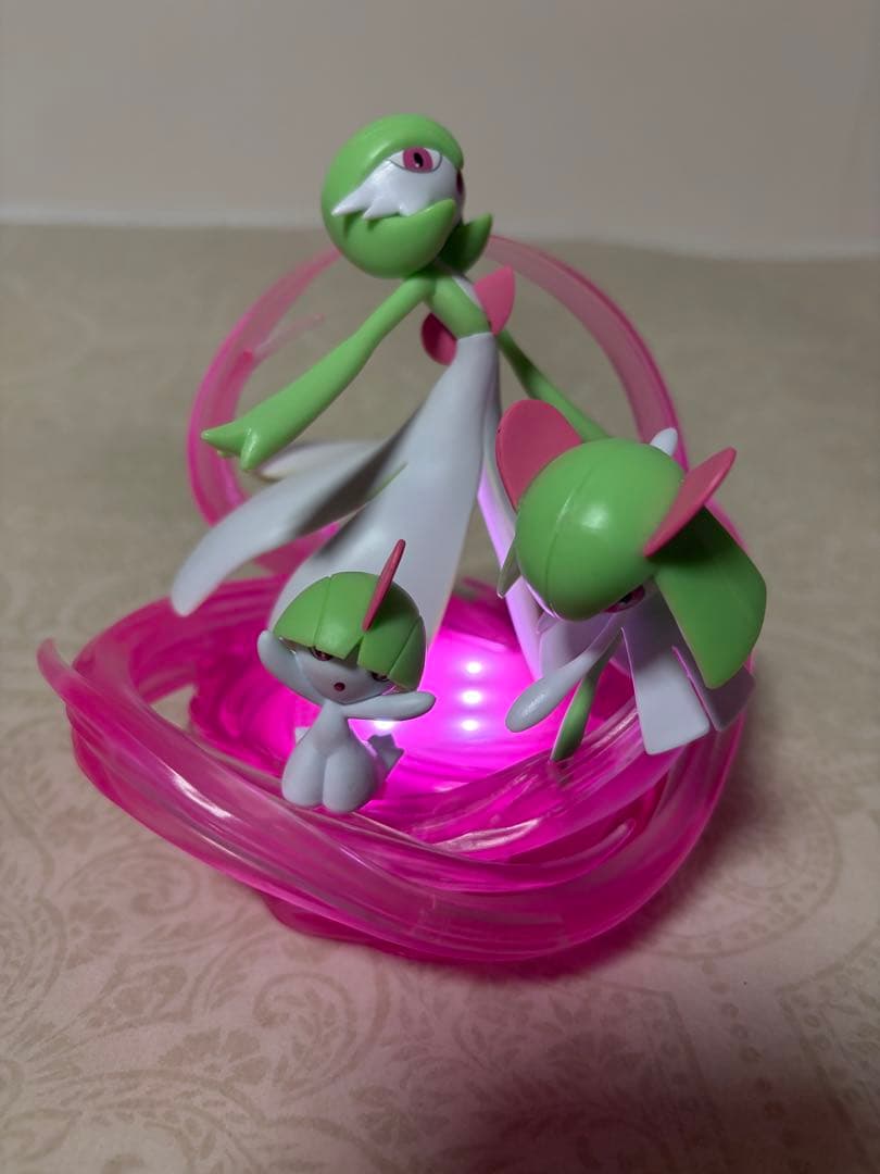 美品　ポケモン　ライトアップフィギュア ラルトス キルリア サーナイト