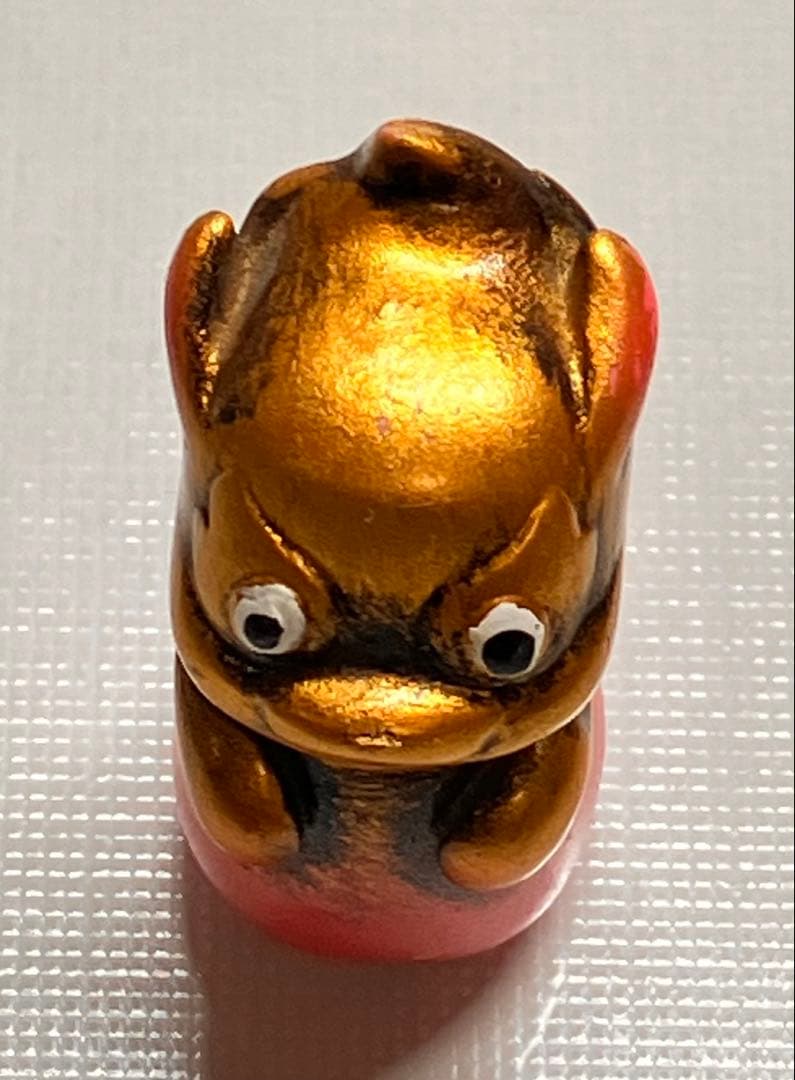 【珍品】怪獣フィギュア 金色とピンク