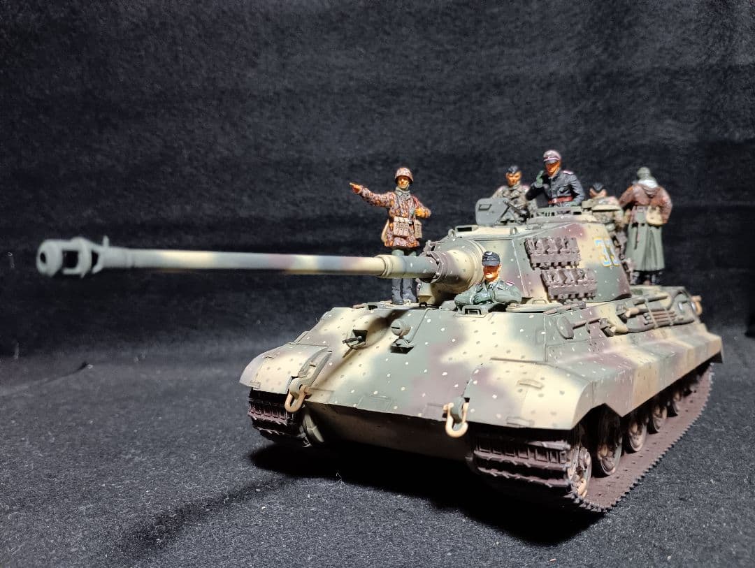 タミヤ1/35キングタイガー完成品