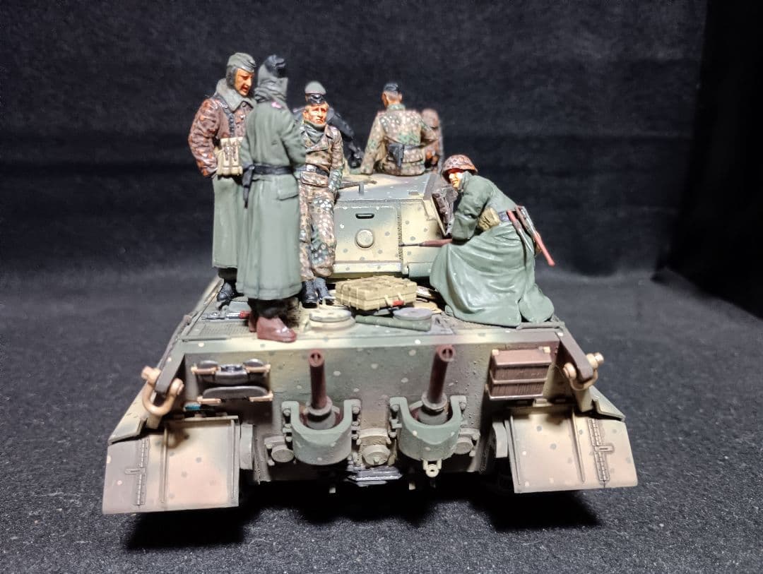 タミヤ1/35キングタイガー完成品