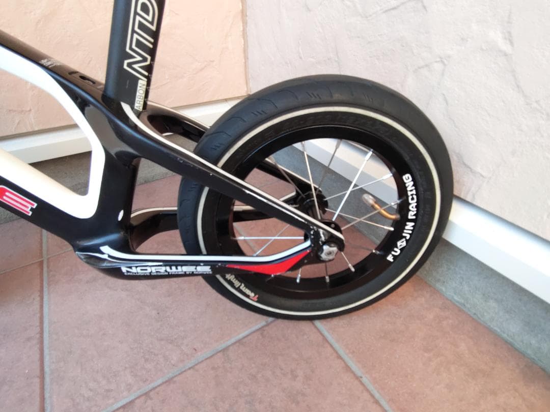 NORWEE カーボンフレーム 　FU-JINホイール　ランバイク　ストライダー