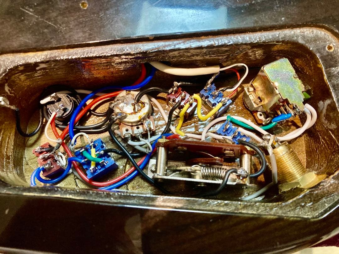 ☆値下早い者勝ち ☆多機能満載　AriaPro II MAGMA SSH ST