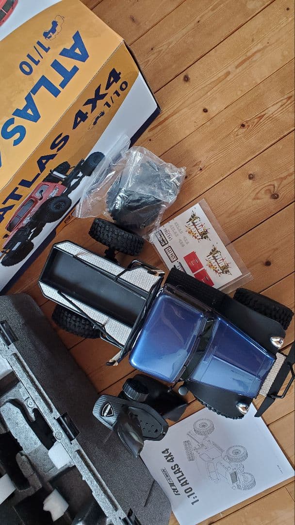 ATLAS 4X4 1/10 クローラーラジコンカー