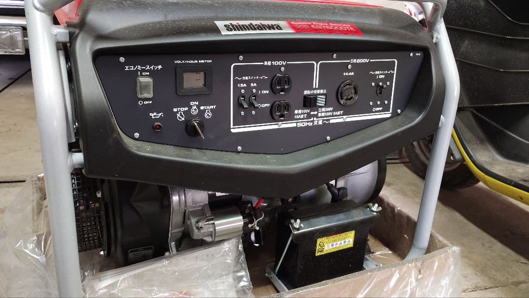 新ダイワ　エンジン三相発電機　三相200/単相100