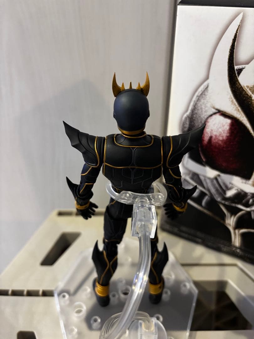 フィギュアーツ　真骨彫仮面ライダークウガ　アルティメットフォーム