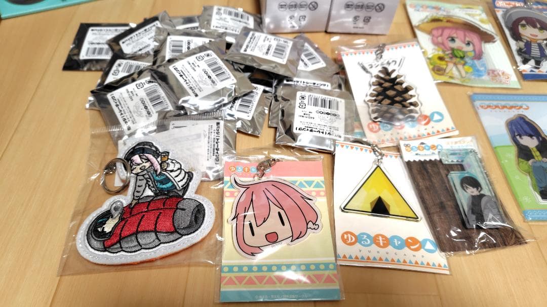 【ゆるキャン△】マグ／ポット　アクスタ　自動車ミラー　キーホルダー　缶バッジ等