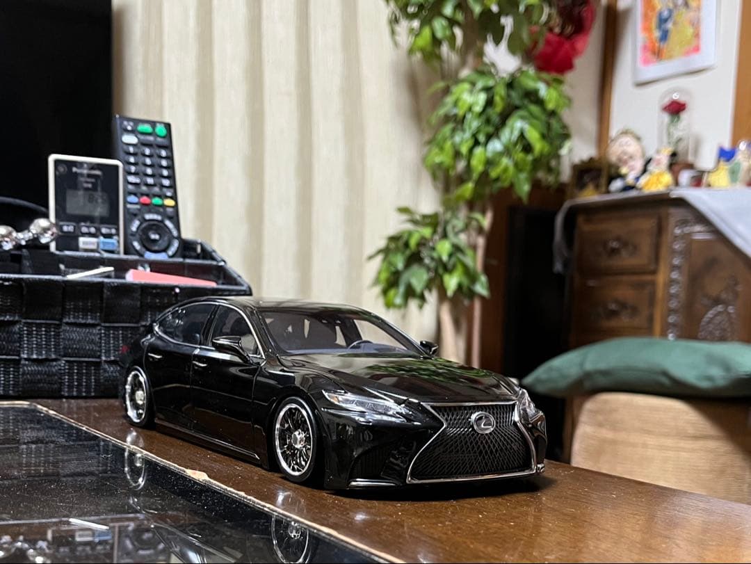 レクサス LS500h 1/18