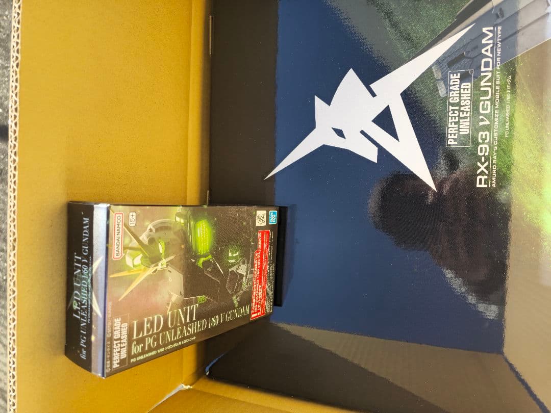 【新品未開封】PG UNLEASHED 1/60 νガンダム　ledユニット付き
