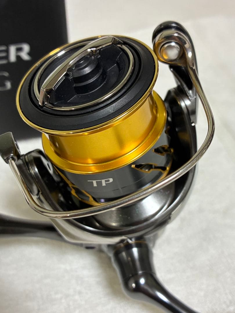 20ツインパワー c2000shg シマノ中古リール